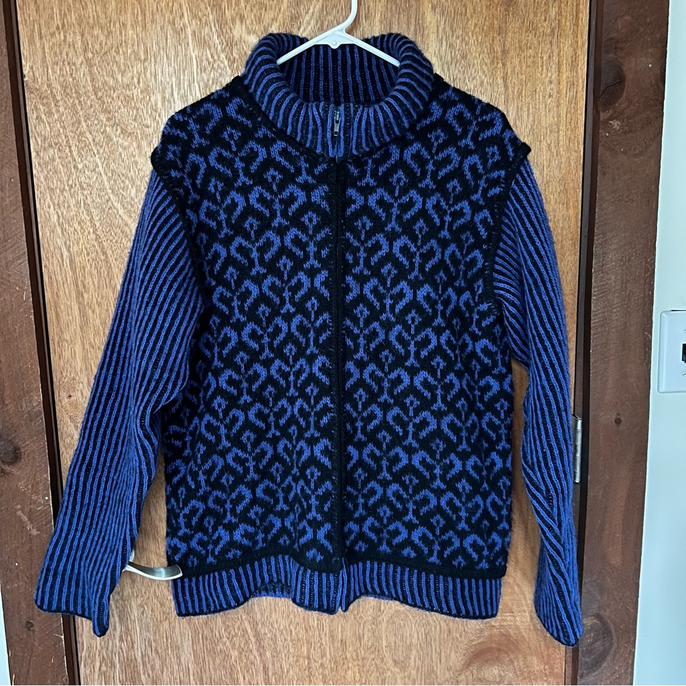 VikWool 100% Iceland Wool zip-up Sweater